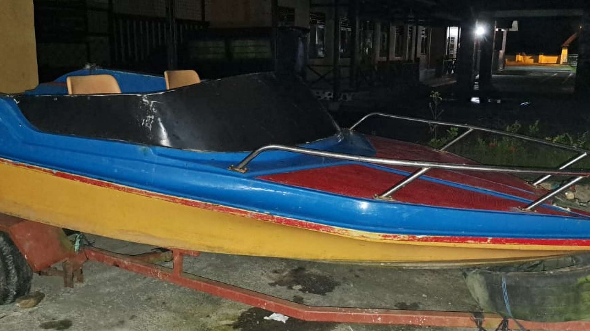 polisi-sita-speedboat-tersangka-dugaan-korupsi-bst