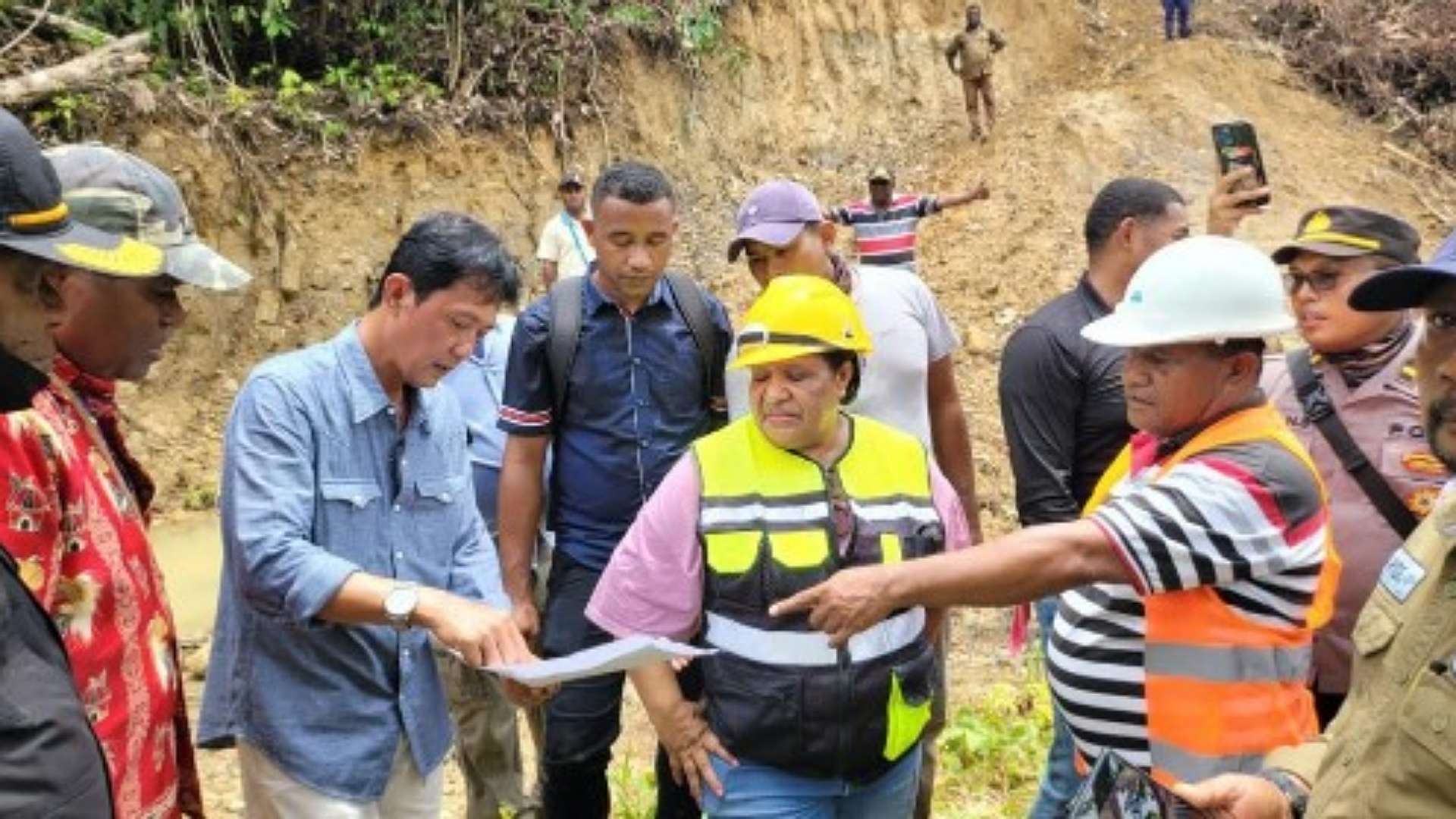 ribka-haluk-survei-lokasi-kantor-pemprov-papua-tengah
