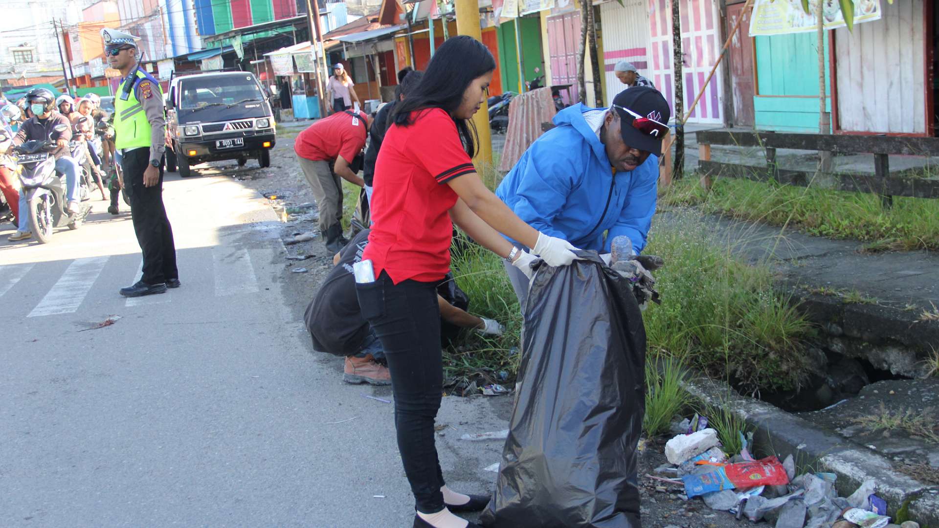 maximus-tipagau-bertekad-wujudkan-mimika-sehat-bebas-sampah