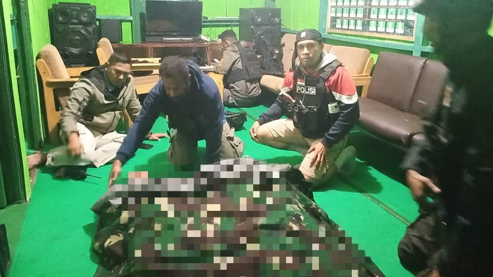 lagi-amankan-salat-tarawih-aparat-tni-polri-diserang-tembakan