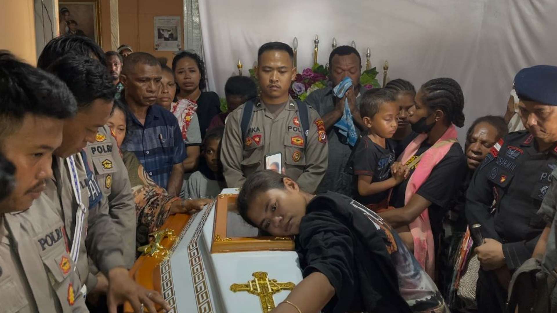 janazah-briptu-meizyard-indey-tiba-di-merauke