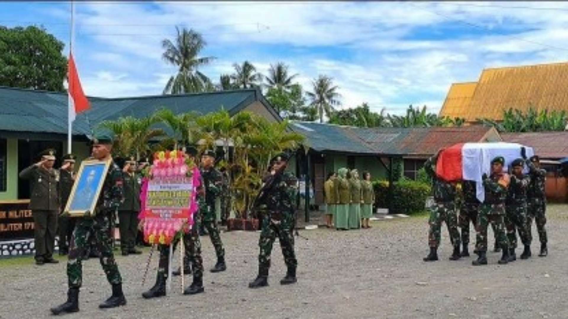 jenazah-pratu-hamdan-korban-penembakan-kkb-diterbangkan-ke-ntb
