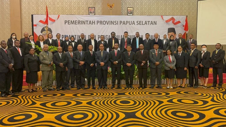apolo-safanpo-lantik-ratusan-pejabat-pemprov-papua-selatan
