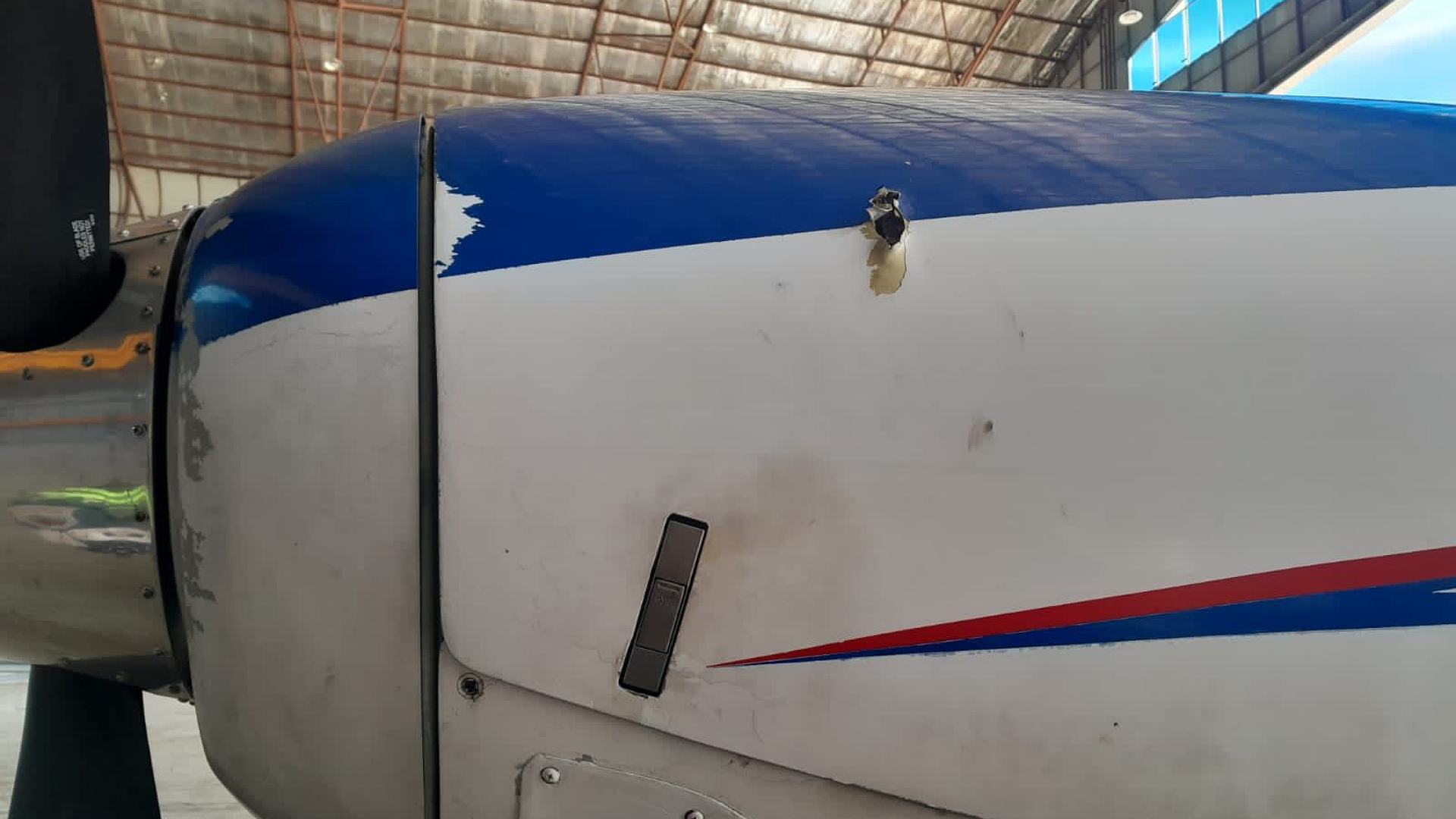 pesawat-asian-one-air-ditembak-di-beoga-bandara-ditutup-sementara