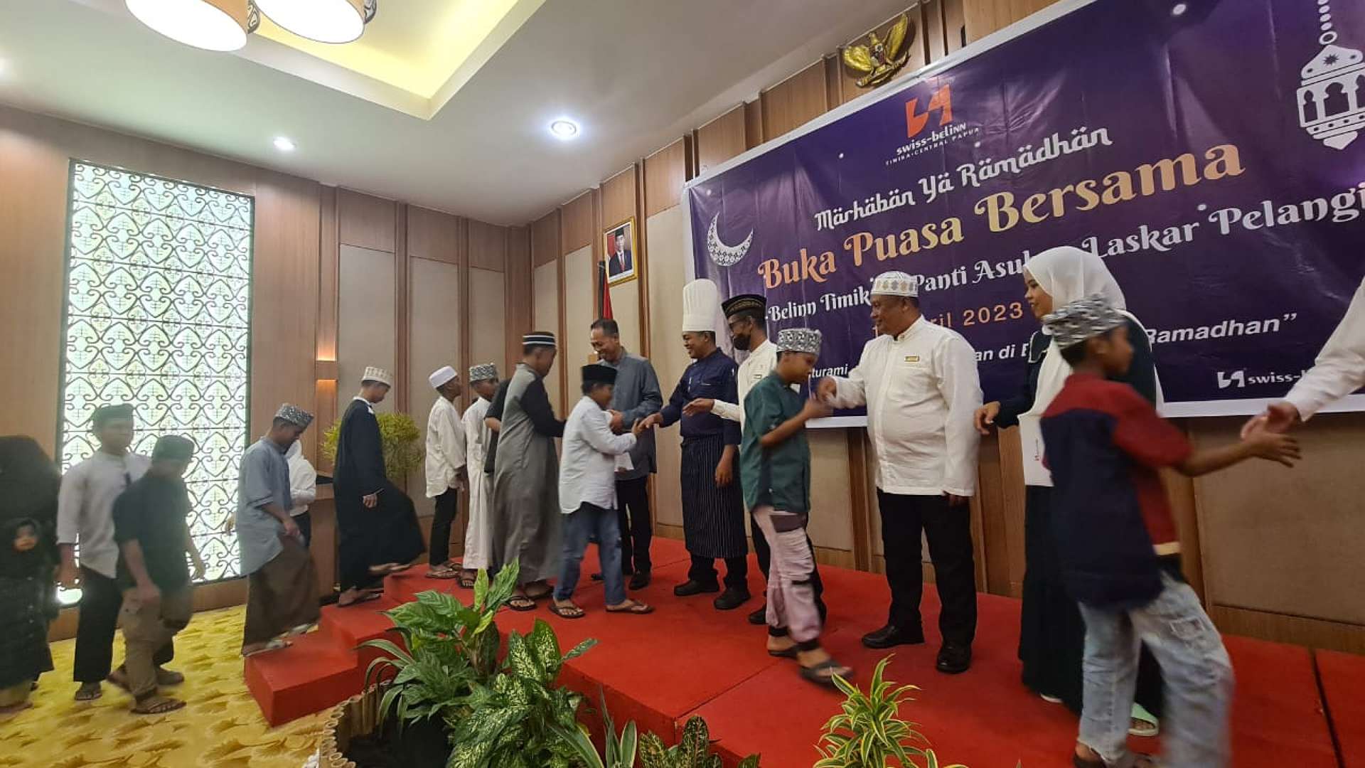swiss-belinn-timika-buka-puasa-bersama-anak-panti-asuhan-laskar-pelangi