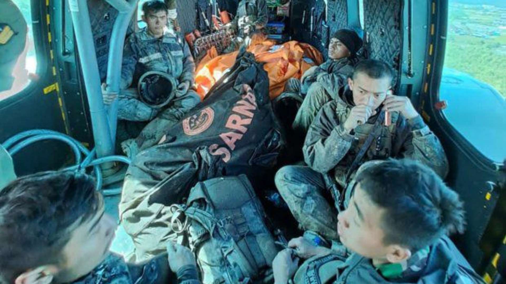 jenazah-empat-prajurit-tni-korban-serangan-di-mugi-dievakuasi-ke-timika