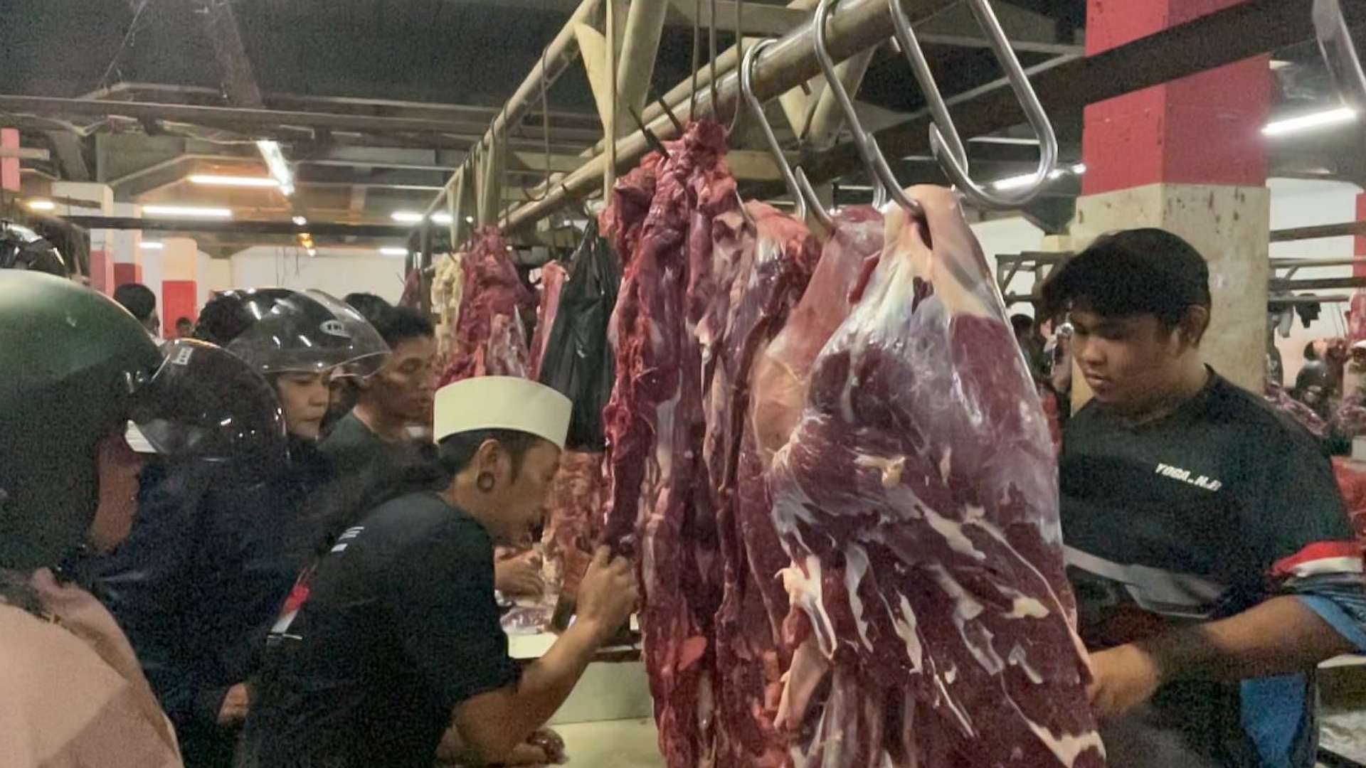 pembeli-naik-drastis-jelang-lebaran-harga-daging-sapi-melonjak