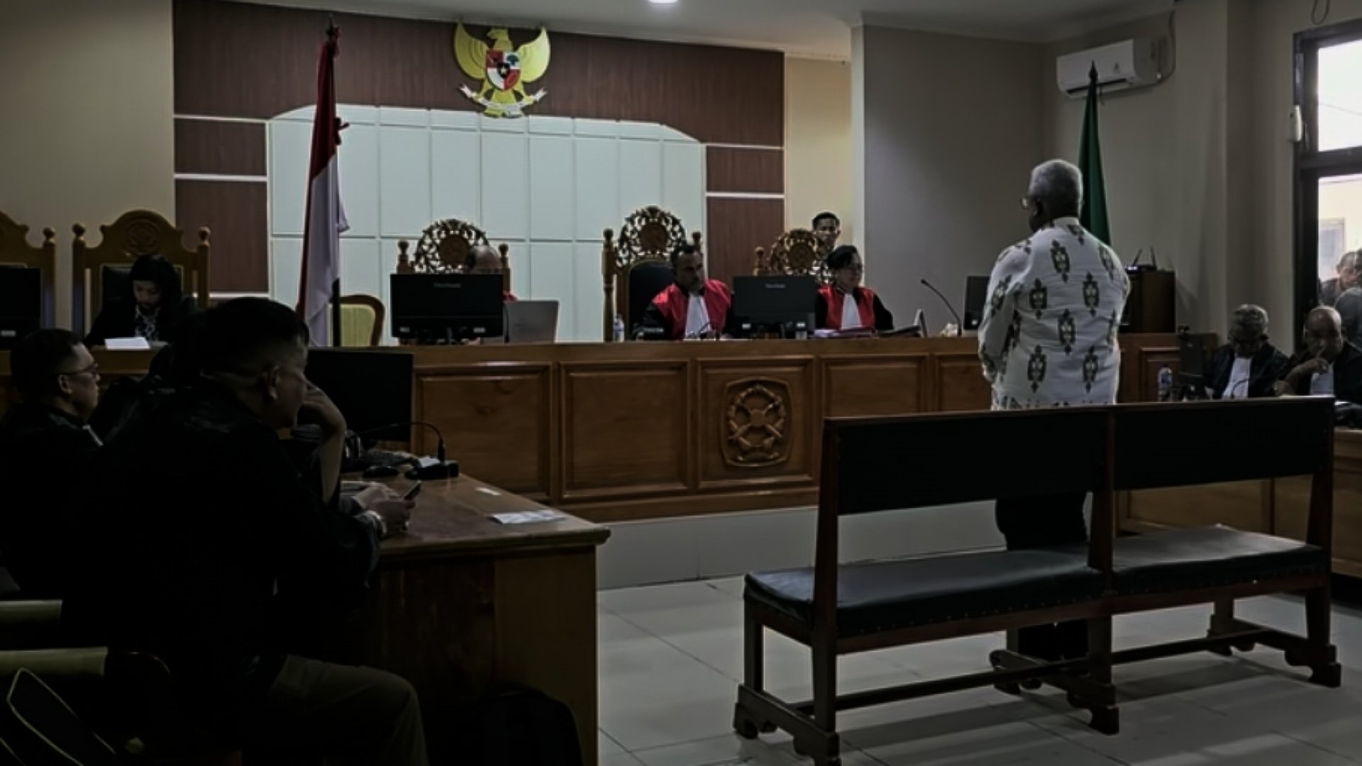 kasus-dugaan-korupsi-pesawat-majelis-hakim-putuskan-dakwaan-jpu-batal-demi-hukum