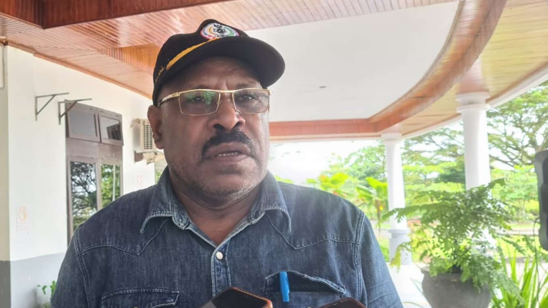 momen-hardiknas-anthon-bukaleng-minta-guru-honorer-diprioritaskan-jadi-asn