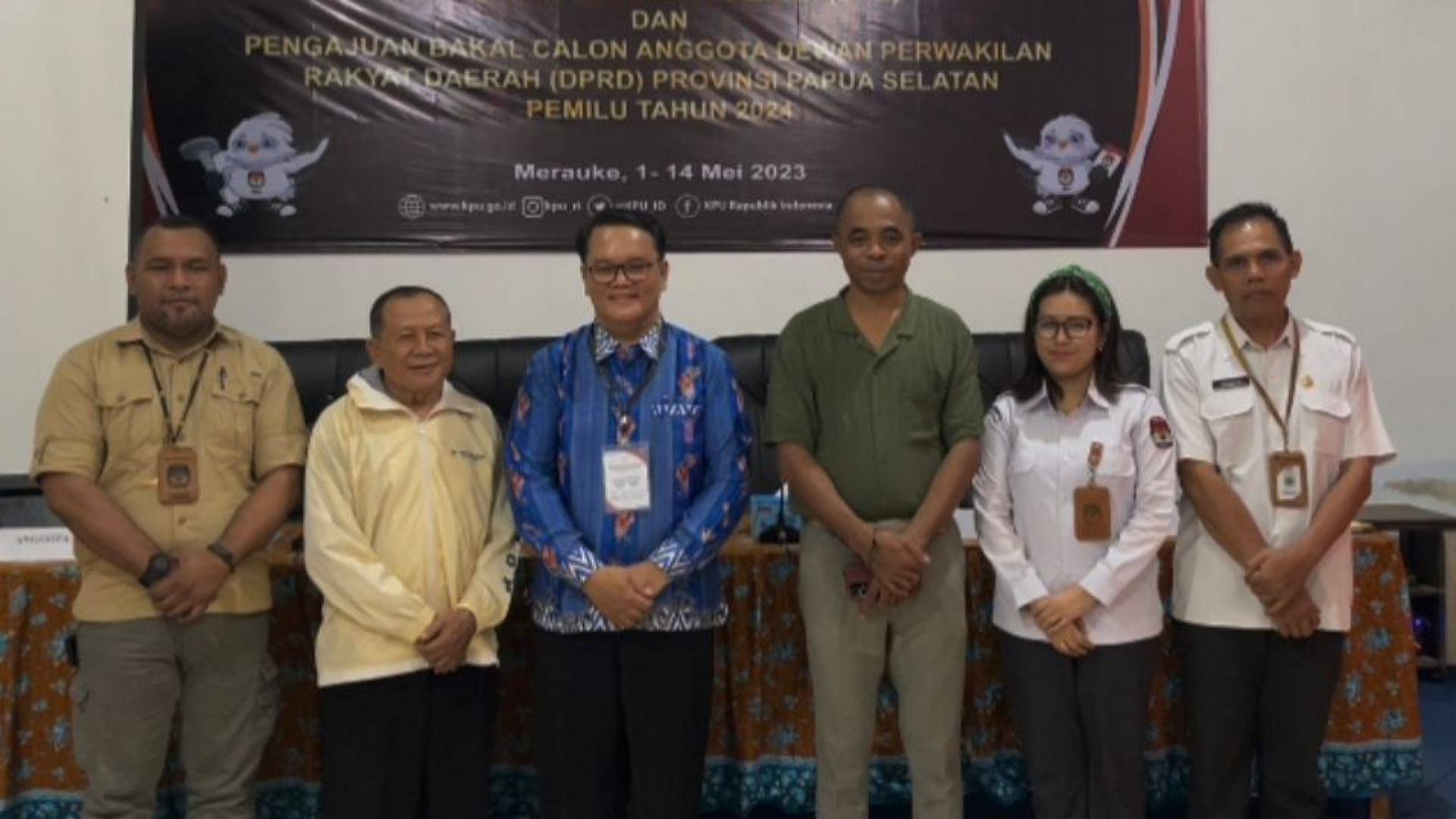 baru-1-bakal-calon-dpd-ri-daftar-di-kpu-merauke