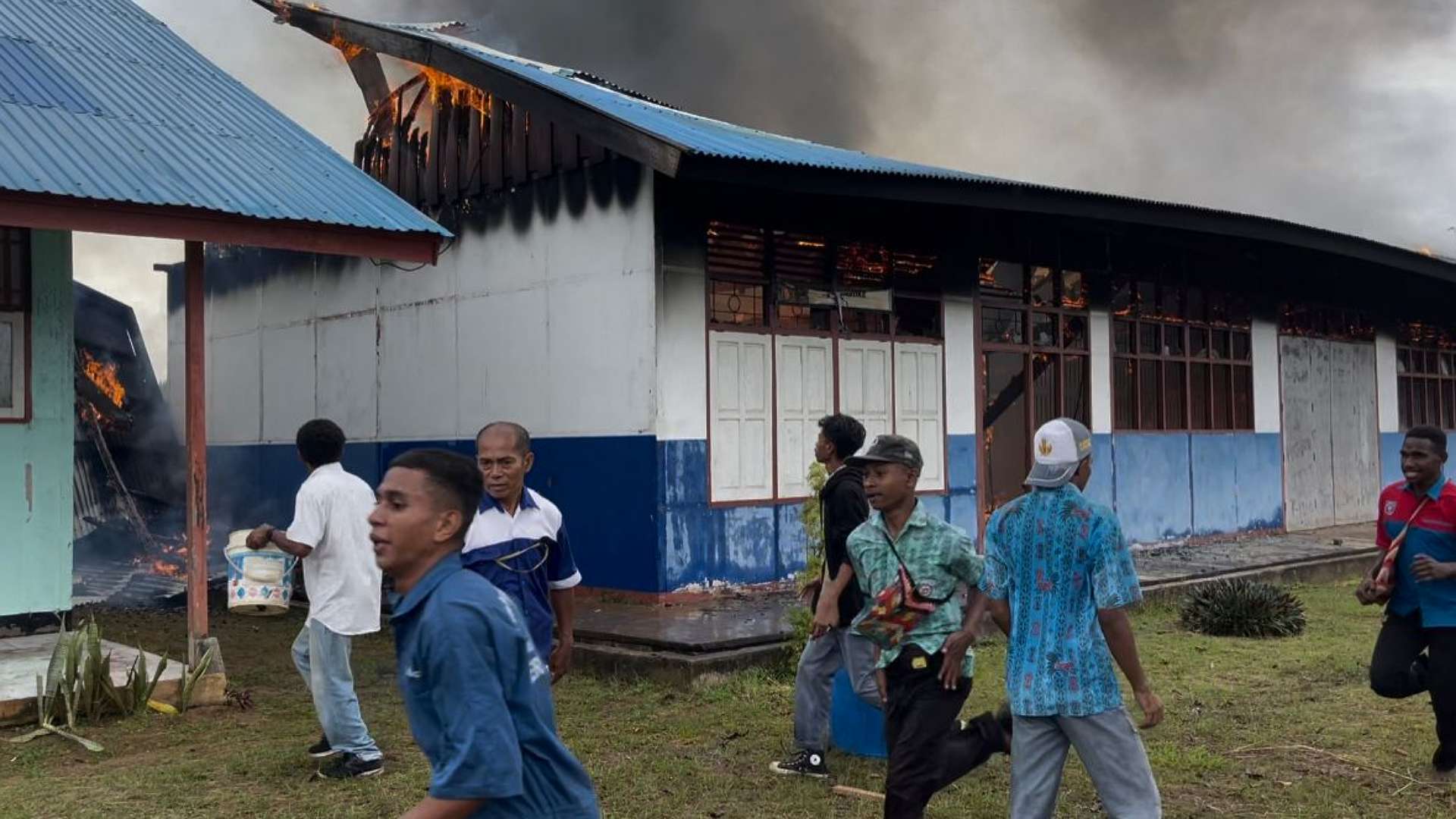 gedung-smk-antonius-terbakar-diduga-karena-korsleting-listrik