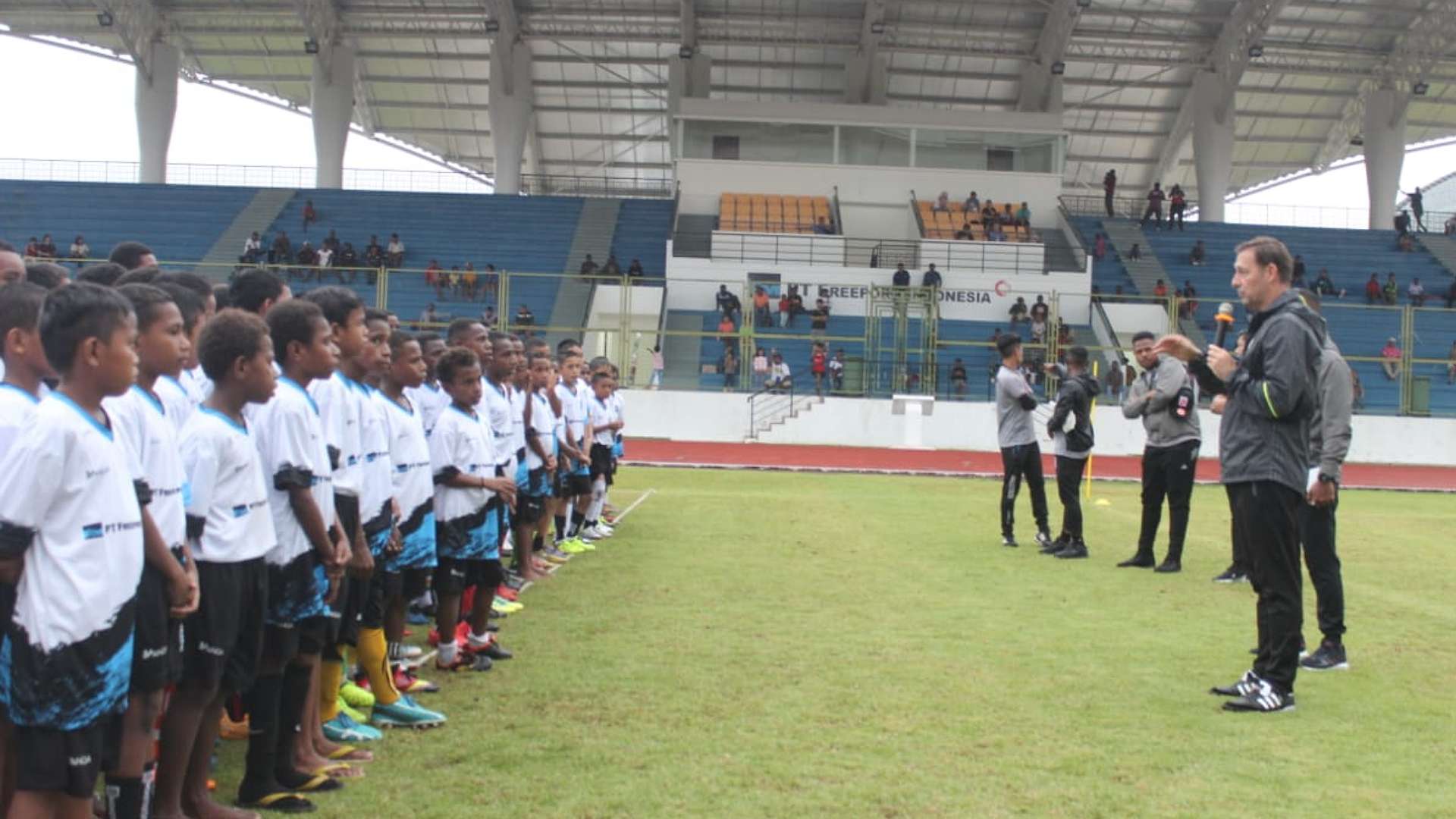 pfa-cari-bakat-di-timika-23-anak-lolos-tahap-awal