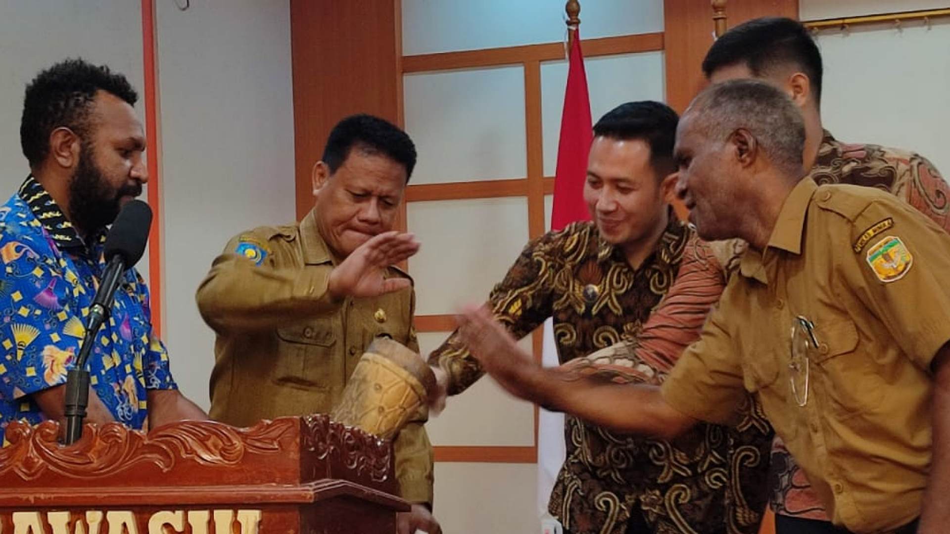 hindari-dokumen-palsu-pemkab-mimika-terapkan-tanda-tangan-digital