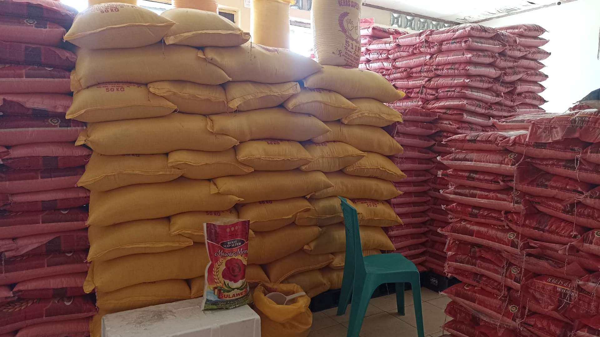 disperindag-pastikan-stok-beras-di-mimika-aman