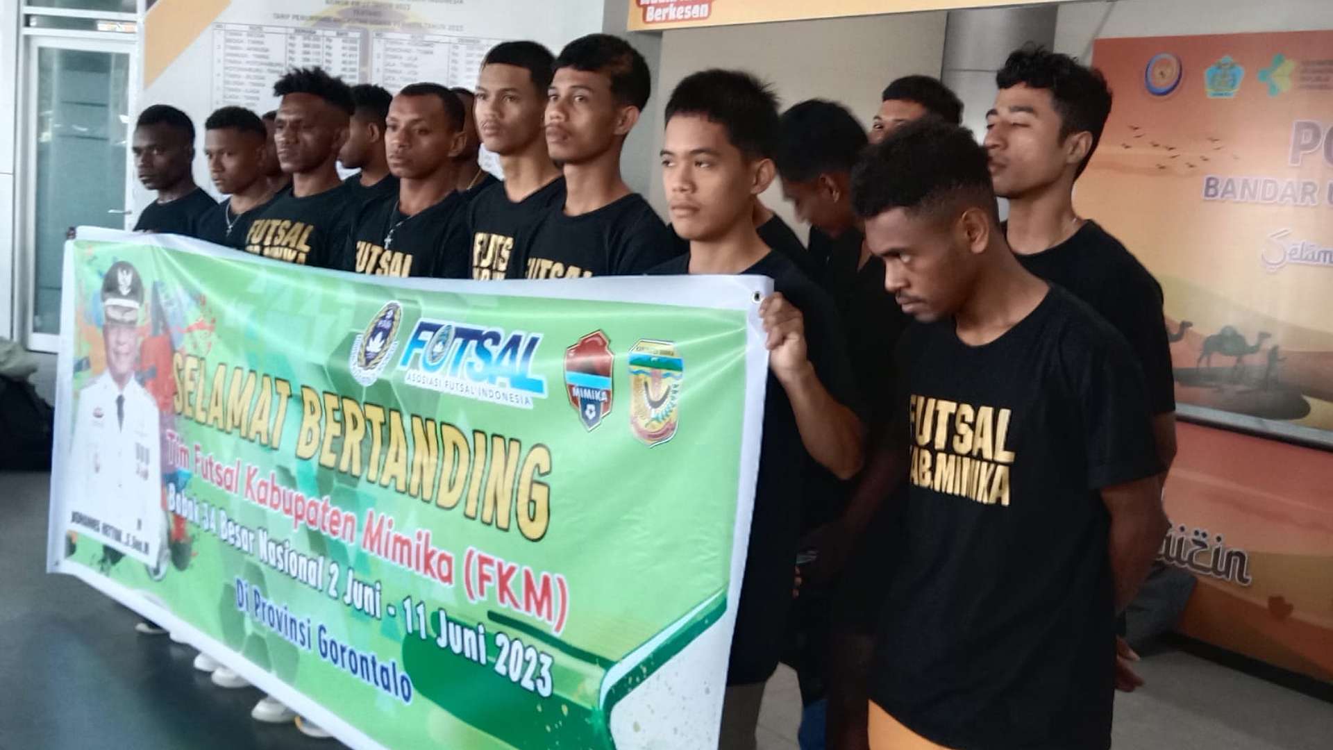 17-pemain-lokal-tim-futsal-mimika-berangkat-ke-babak-34-besar-nasional-di-gorontalo