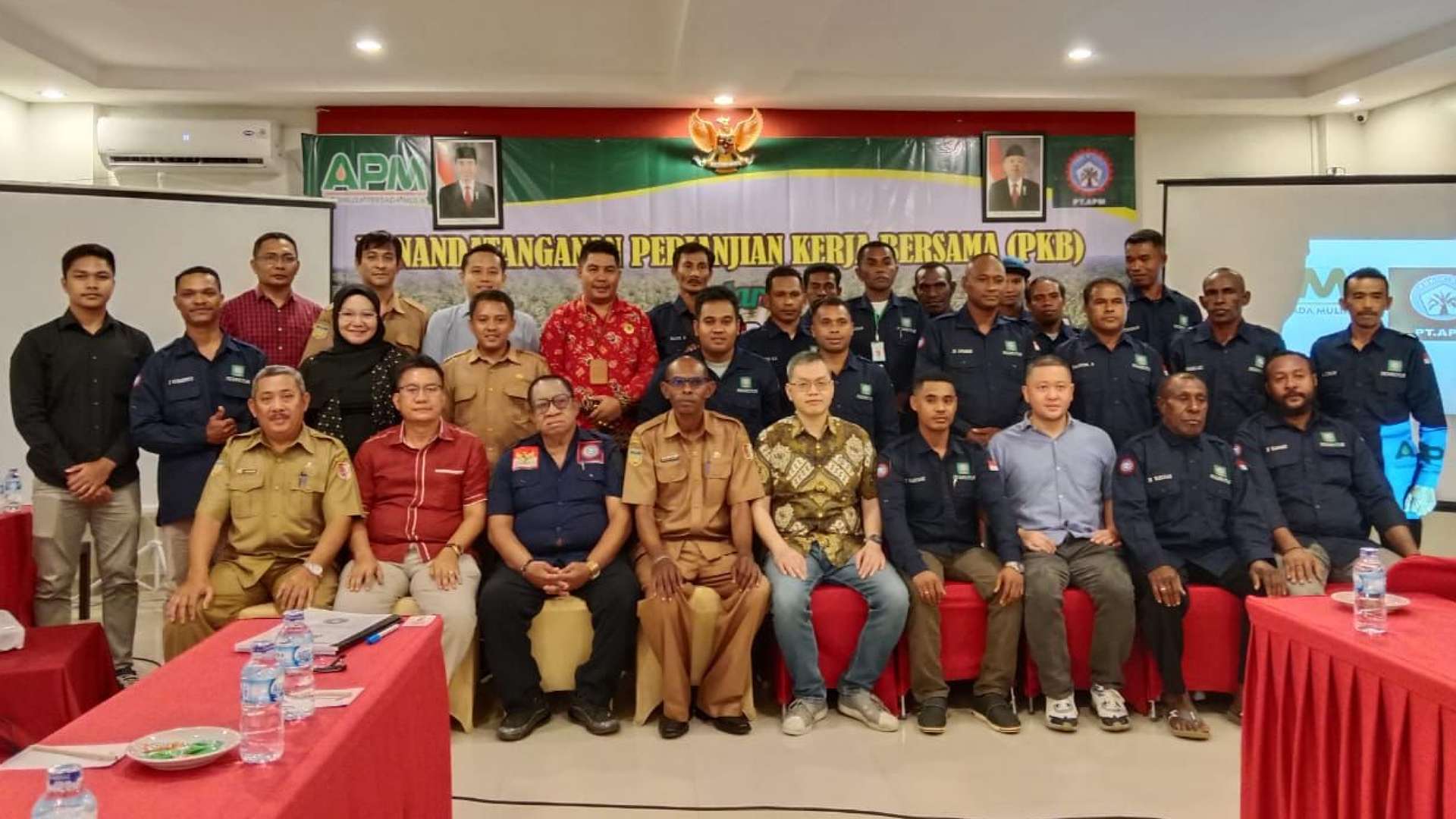 Penandatanganan PKB antara PUK KSPSI dengan PT Agrinusa Persada Mulia. Foto: Istimewa