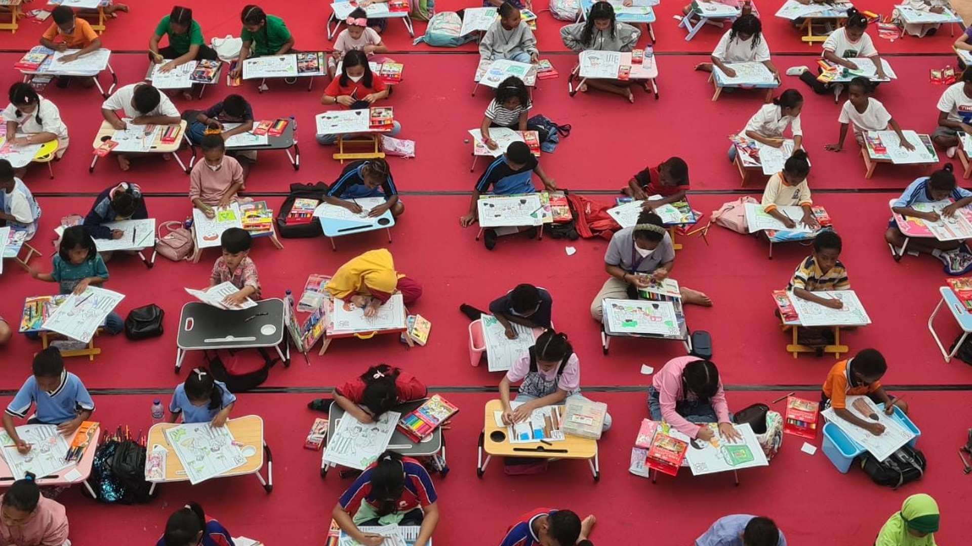 Ratusan anak ikut lomba mewarnai, di Diana Mall Timika Foto: Faris/ Papua60detik