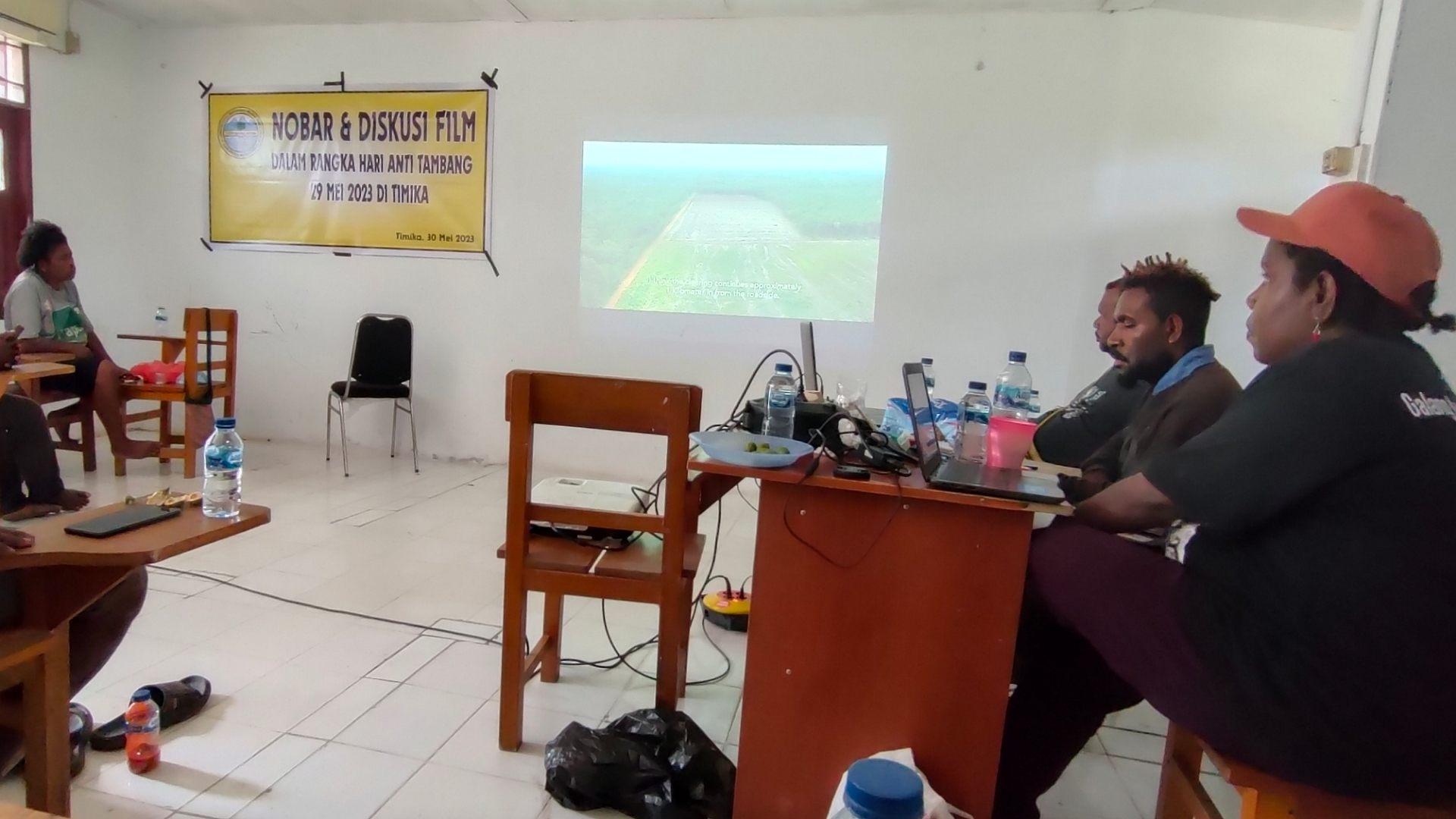 hari-anti-tambang-lepemawi-bem-uti-diskusi-film