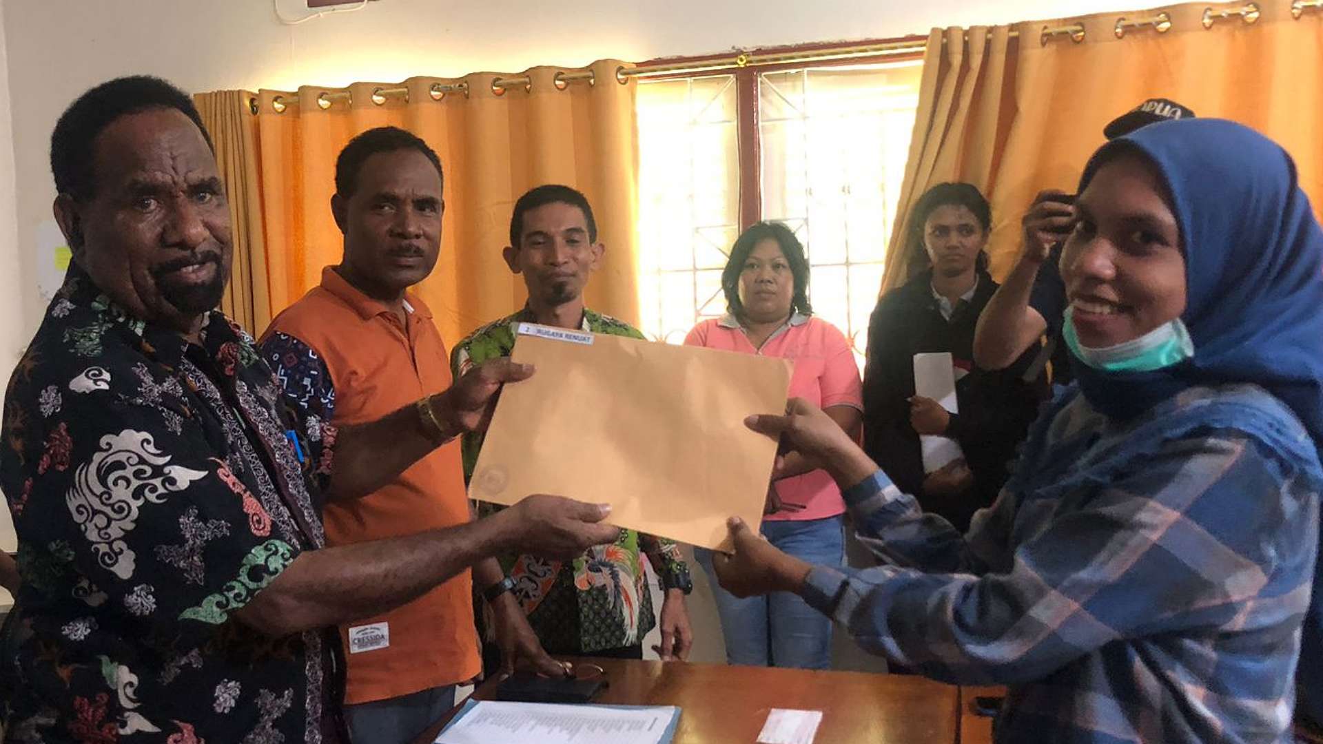 sekian-lama-menunggu-dinas-pendidikan-akhirnya-serahkan-sk-97-guru-pppk