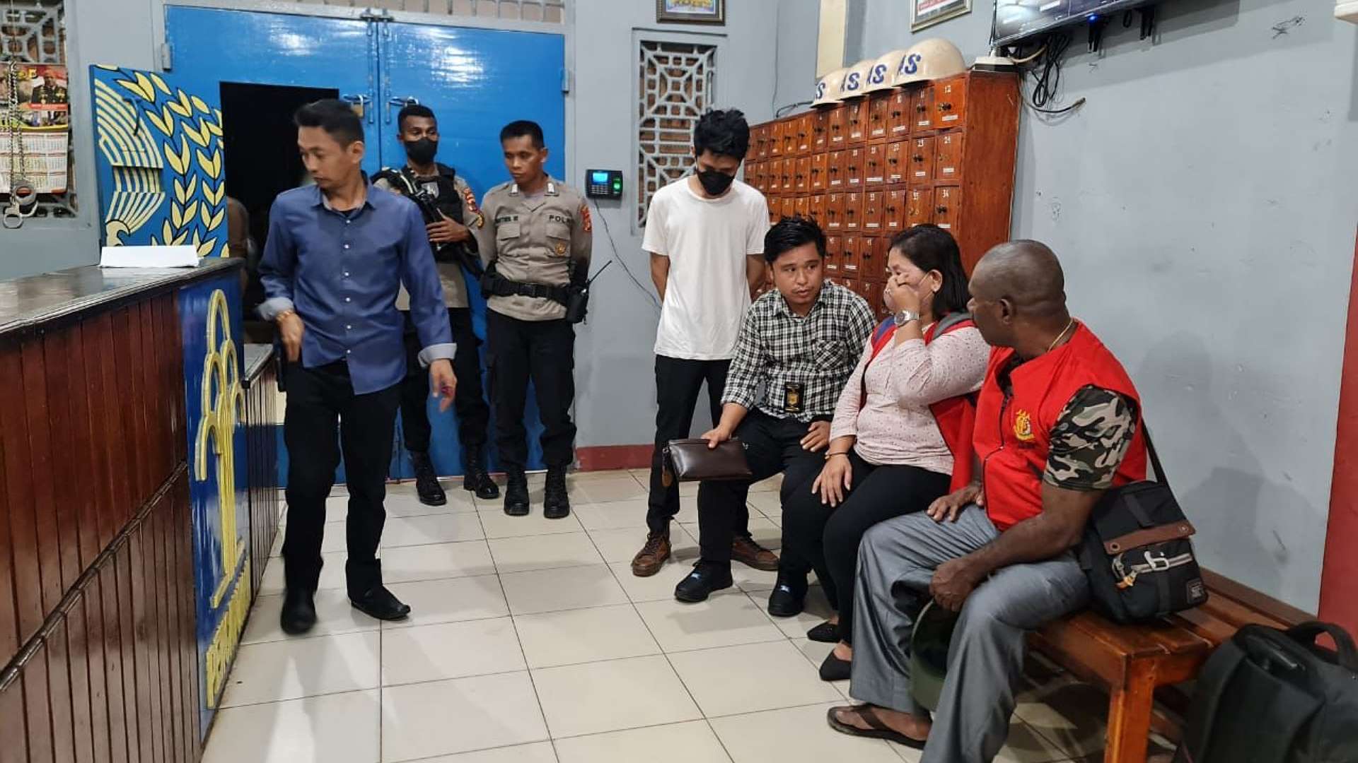 kasus-korupsi-sekretaris-dan-bendahara-bawaslu-asmat-ditahan-kejari-merauke