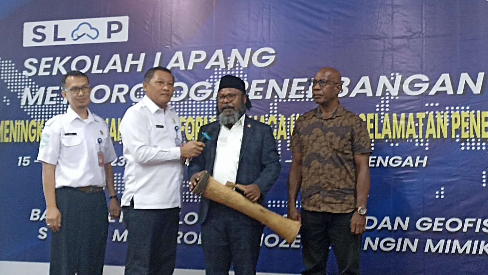 transportasi-udara-vital-di-papua-bmkg-timika-buka-sekolah-lapang-meteorologi-penerbangan