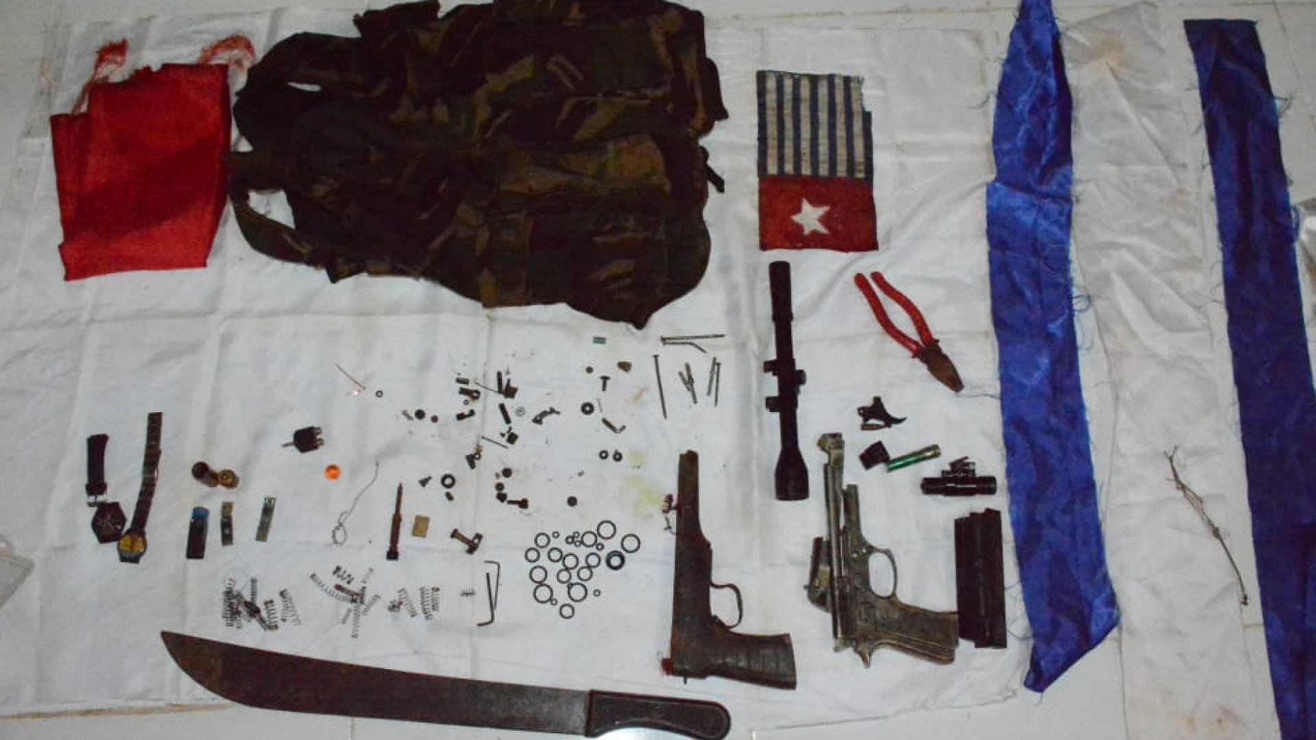 grebek-markas-kkb-satgas-damai-cartenz-sita-pistol-kayu-rakitan