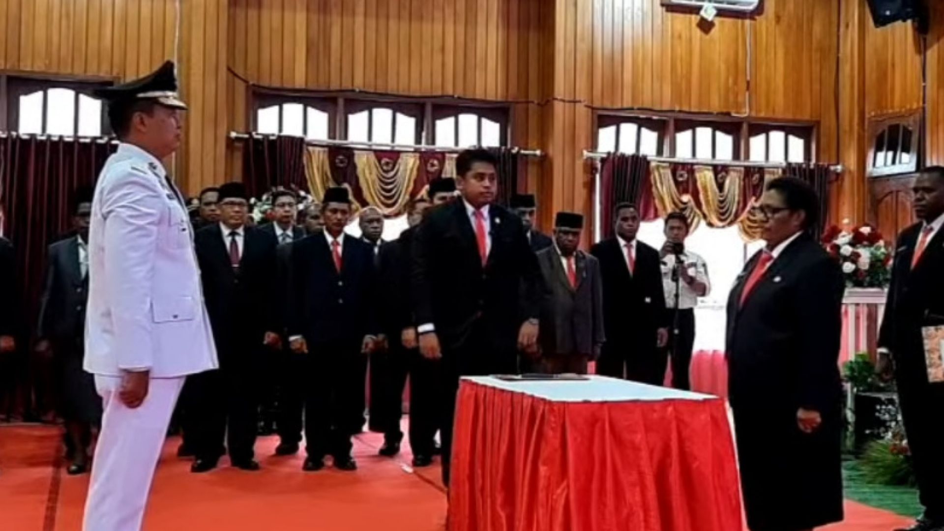 pj-gubernur-papua-tengah-lantik-valentinus-sudarjanto-sebagai-pj-bupati-mimika