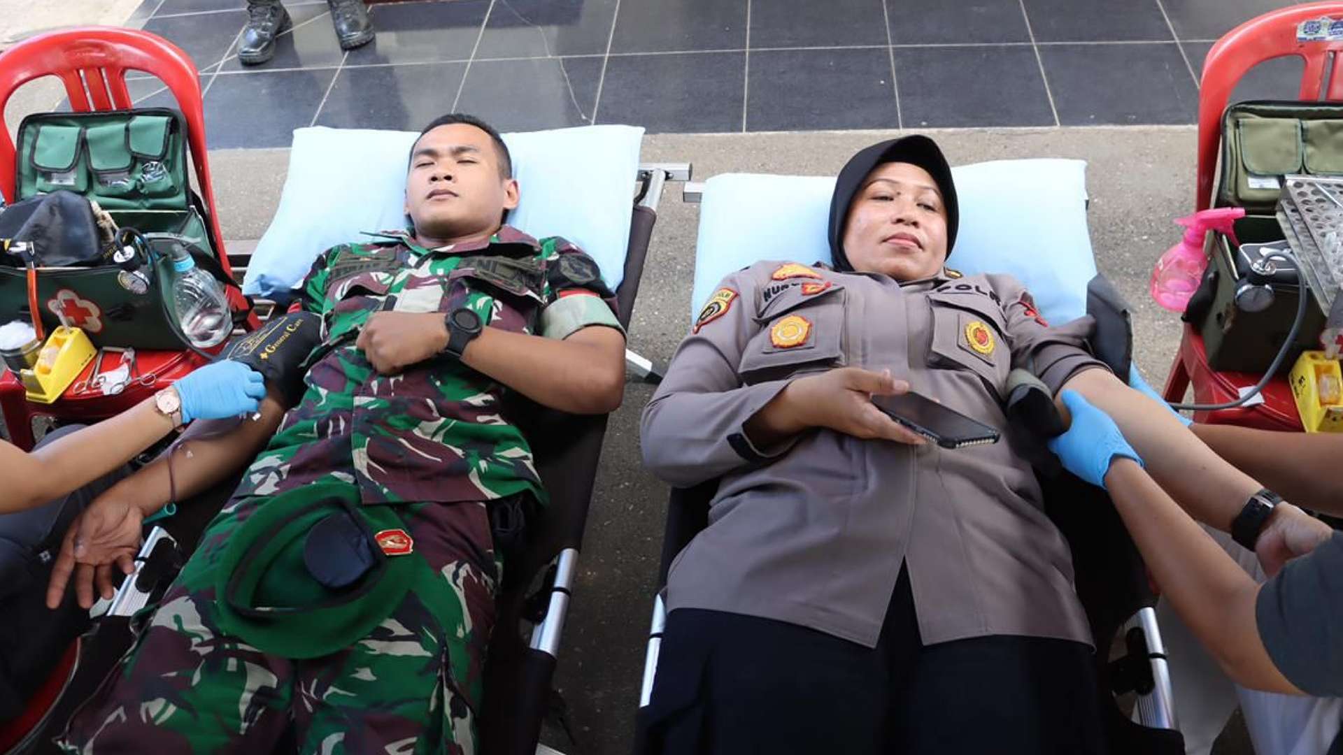 meriahkan-hari-bhayangkara-ke-77-polres-merauke-gelar-donor-darah