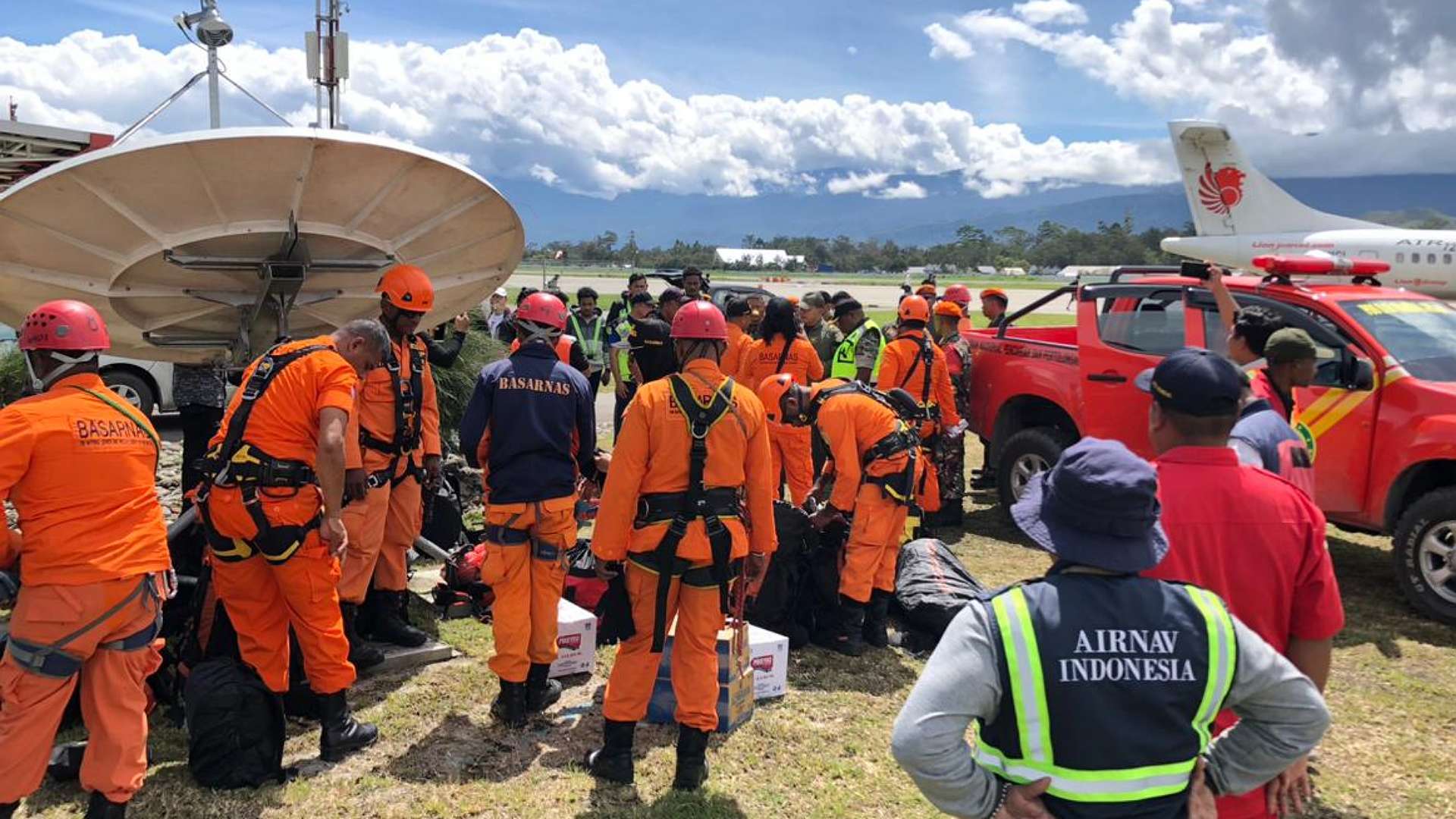 terkendala-cuaca-evakuasi-korban-jatuhnya-pesawat-sam-air-ditunda-besok