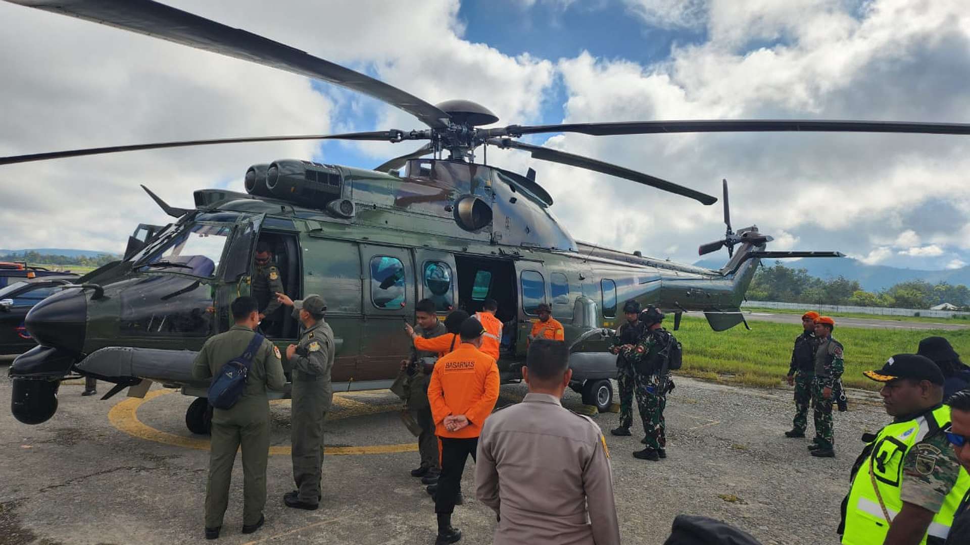 upaya-evakuasi-korban-pesawat-sam-air-pk-smw-kembali-dilanjutkan