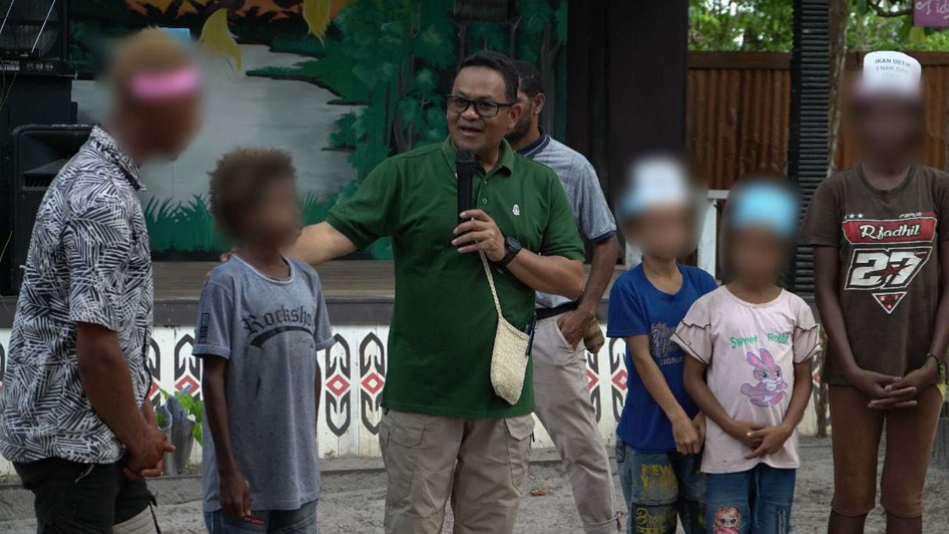 michael-gomar-angkat-5-anak-putus-sekolah-jadi-anak-asuh