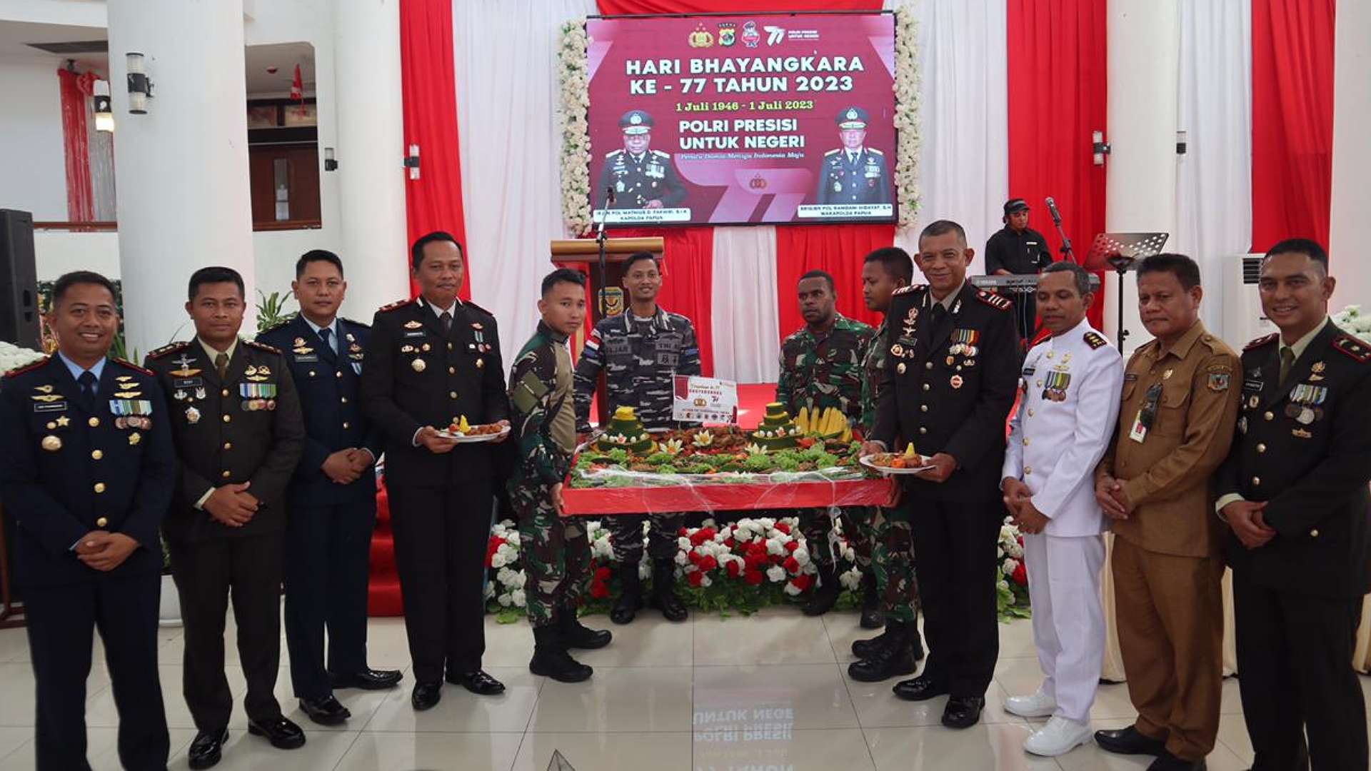 kemeriahan-puncak-hut-bhayangkara-ke-77-digelar-di-pusat-pemerintahan-mimika