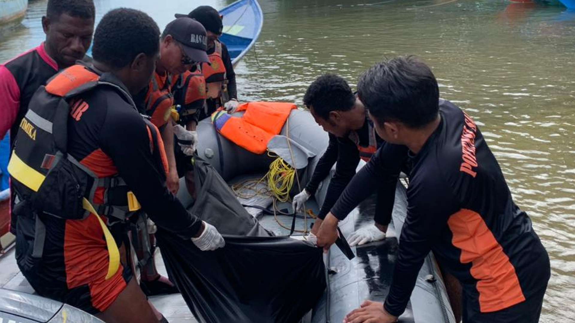 longboat-tenggelam-penumpang-terakhir-anak-usia-9-tahun-ditemukan