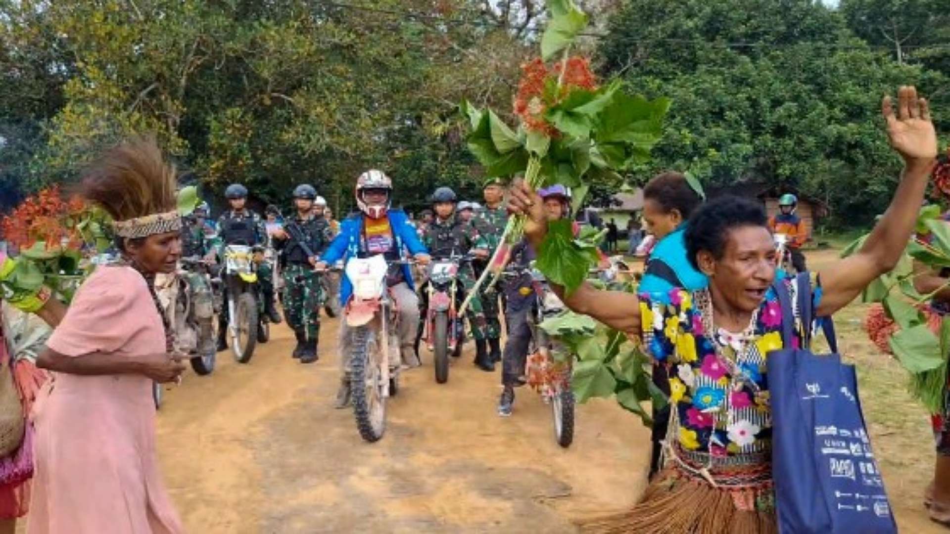 touring-cara-pj-bupati-mappi-pantau-pembangunan-di-distrik