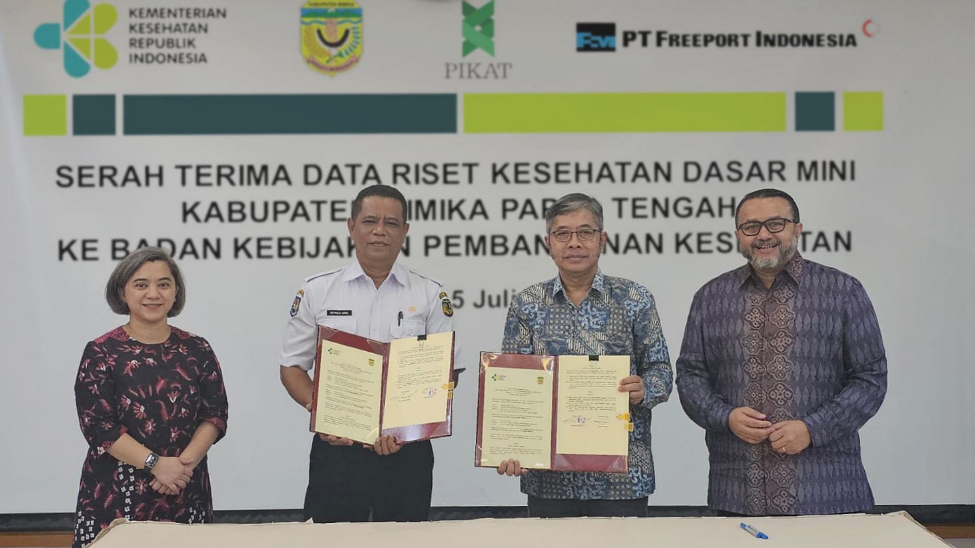 dinkes-mimika-serahkan-hasil-riskesdas-kolaborasi-bersama-pt-freeport-ke-kemenkes