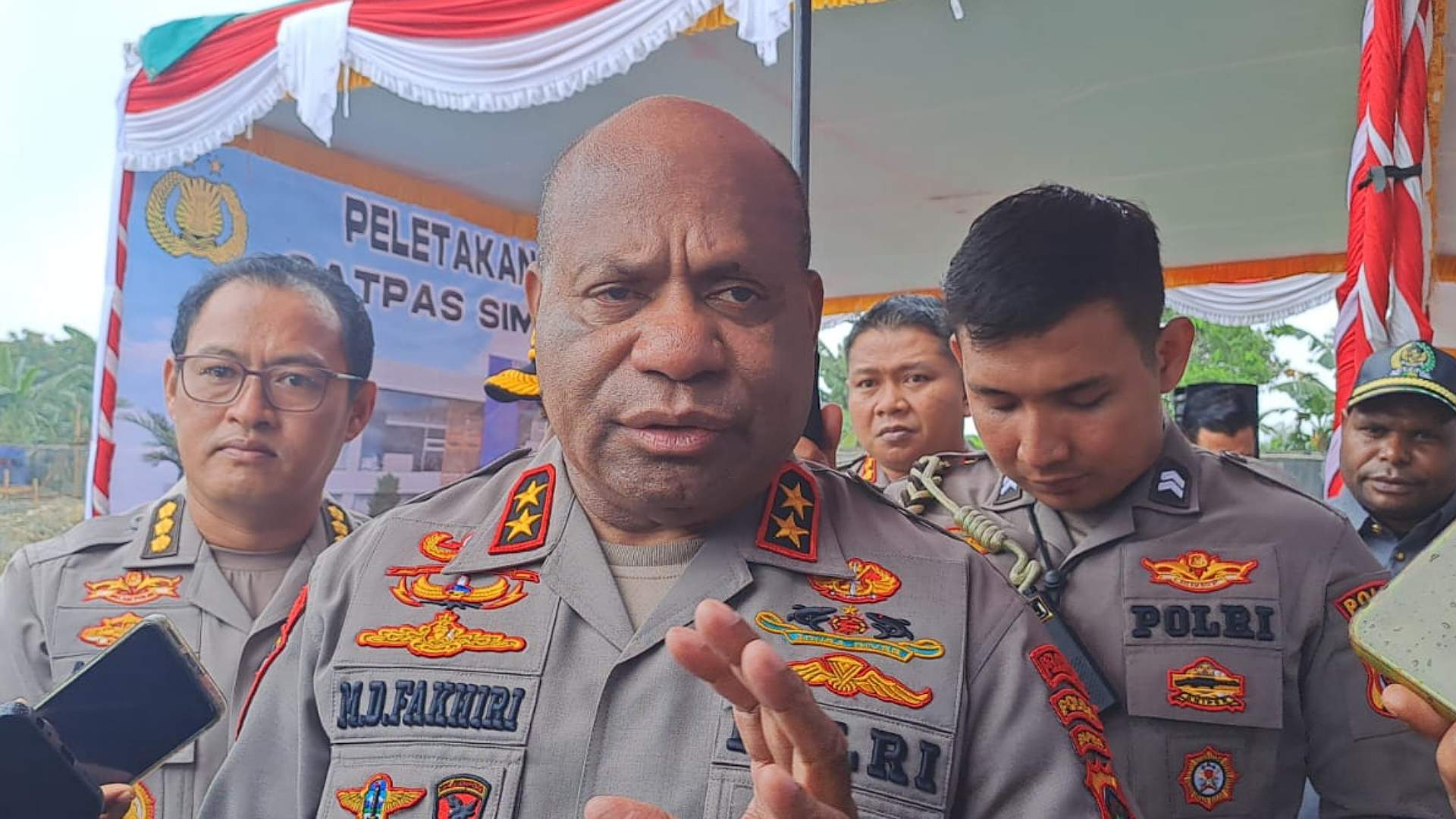 pembebasan-pilot-susi-air-kapolda-tidak-bisa-ada-tawaran-senjata-amunisi-dan-merdeka