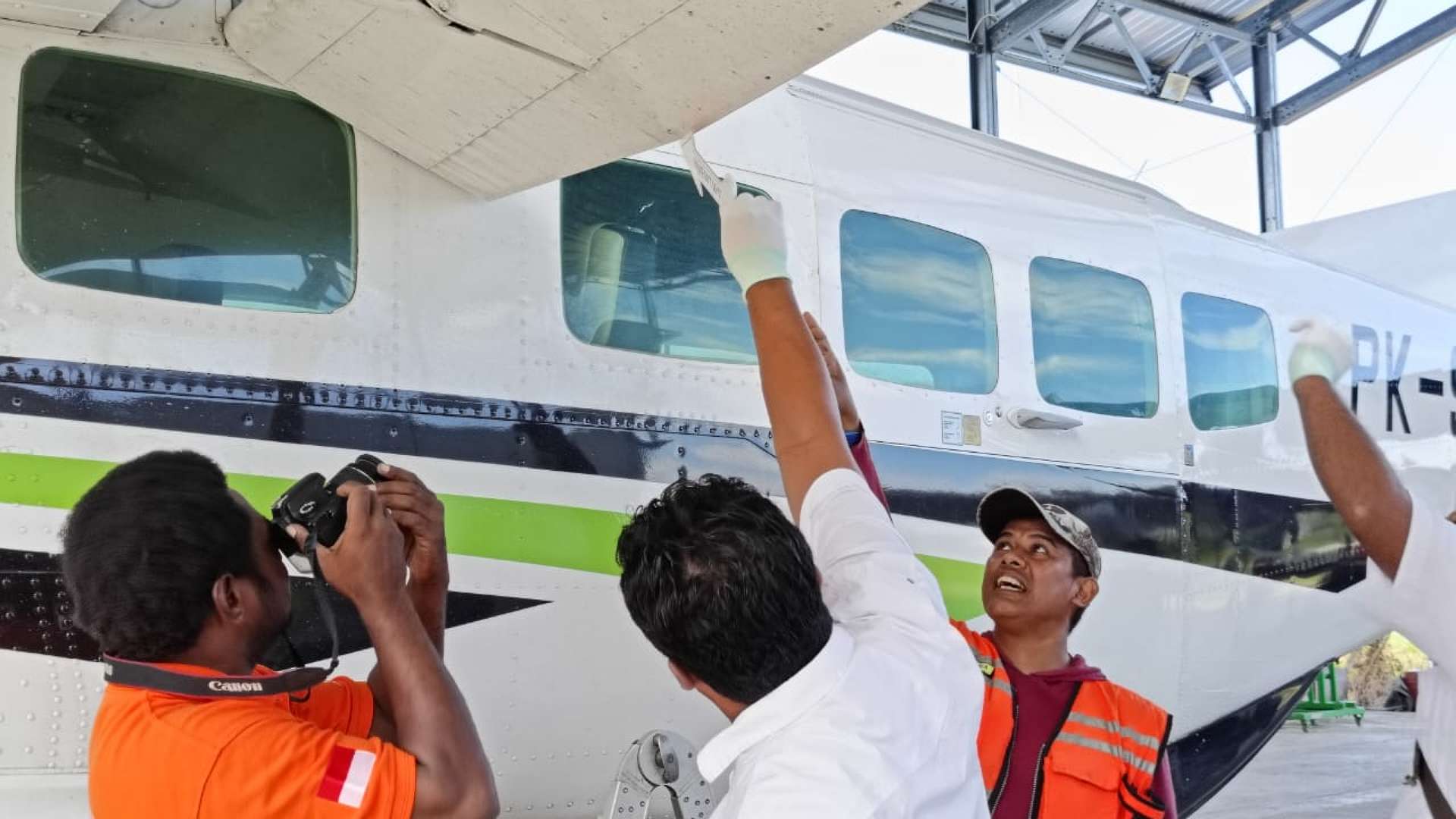 pesawat-smart-air-ditembak-di-intan-jaya