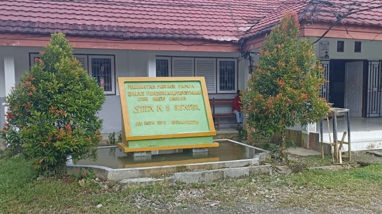 sman-5-sentra-pendidikan-tanpa-guru-pns-dana-bos-habis-buat-honorer