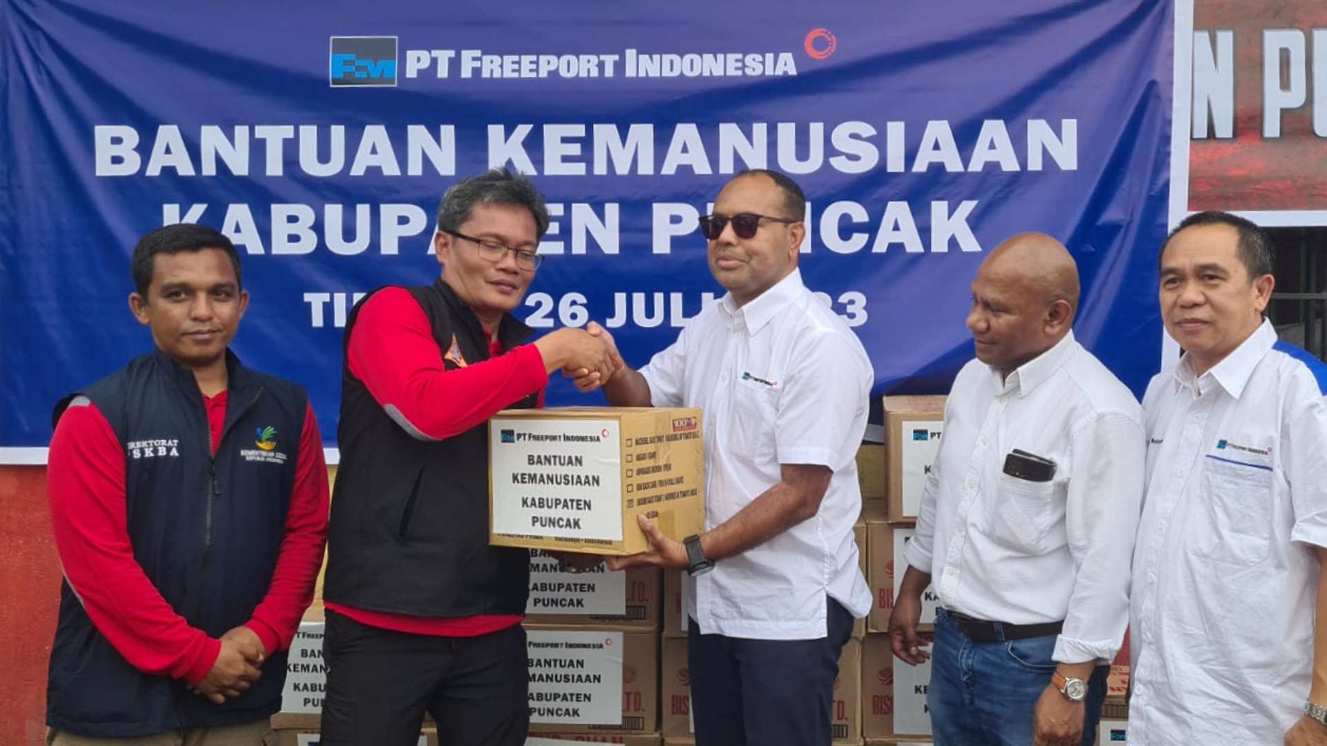 pt-freeport-kirim-2-ton-bahan-makanan-bagi-korban-bencana-kekeringan-di-puncak