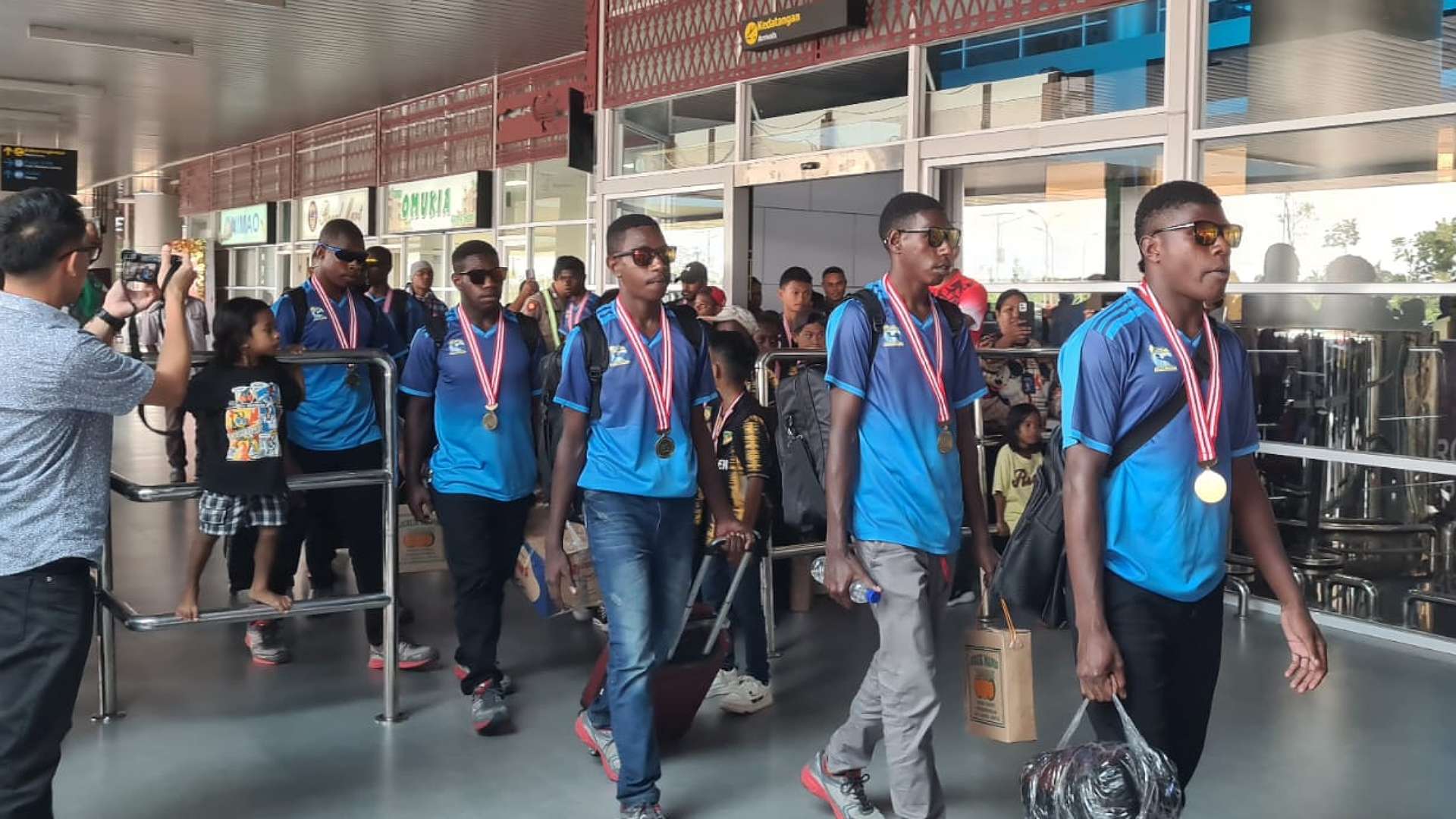 wakili-mimika-tim-satp-juara-voli-se-papua-tengah