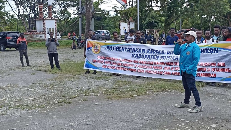 ipmt-demo-hasil-seleksi-beasiswa-adik-willem-naa-kami-tidak-punya-kewenangan