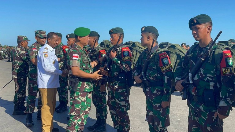 900-pasukan-satgas-pamtas-ri-png-dari-aceh-makassar-tiba-di-merauke