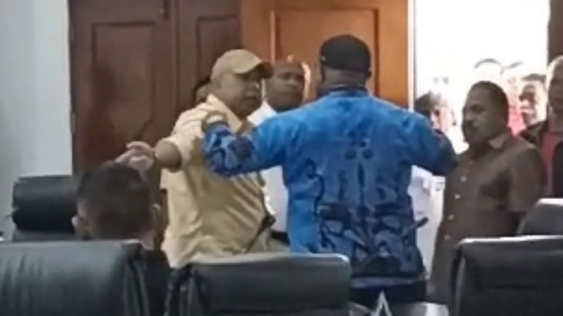 rdp-air-bersih-batal-digelar-terjadi-adu-mulut-anggota-dprd-mimika