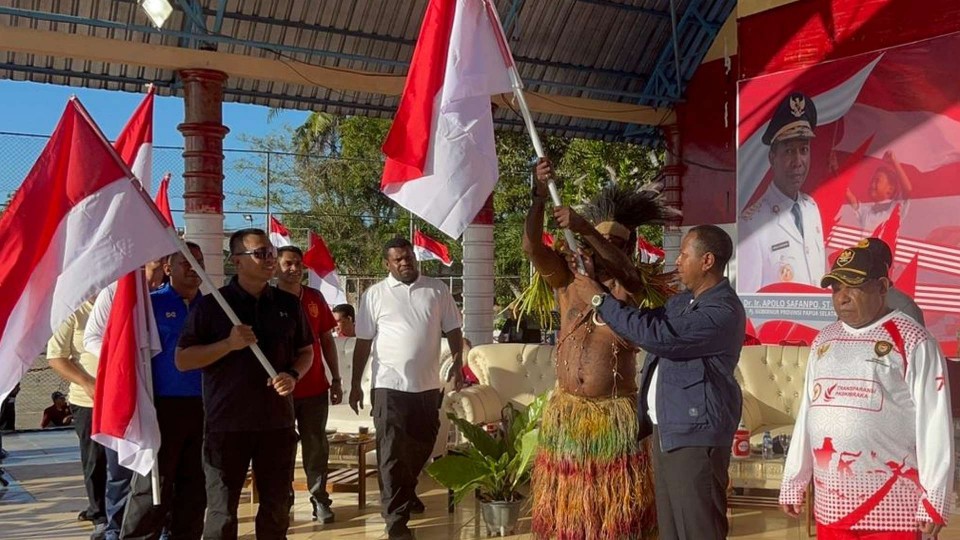 pemprov-papua-selatan-bagikan-10-juta-bendera-merah-putih