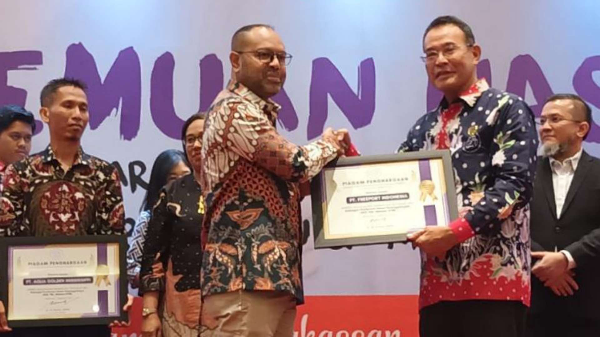 pt-freeport-dianugerahi-penghargaan-penanggulangan-aids-tbc-dan-malaria