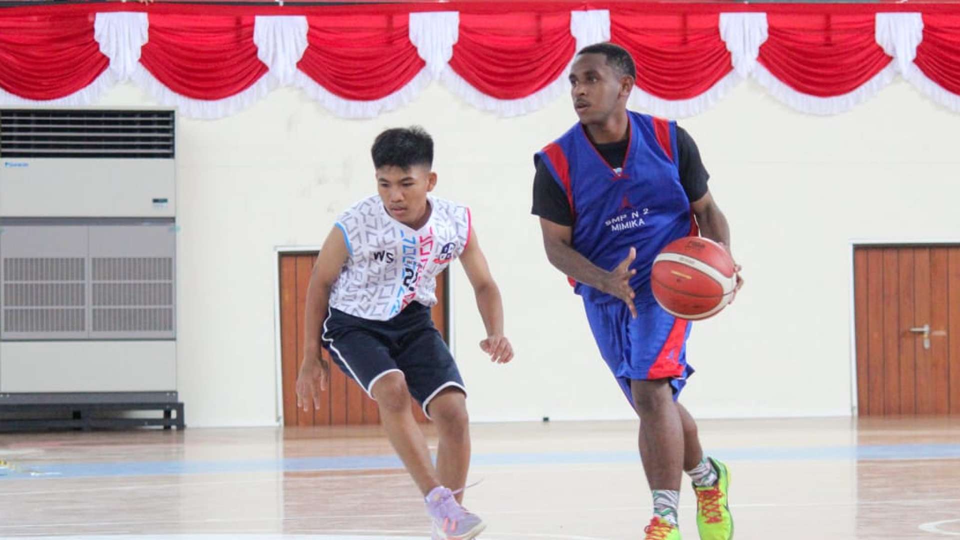 eksebisi-basketball-u-15-mimika-smp-ypj-kuala-kencana-juara