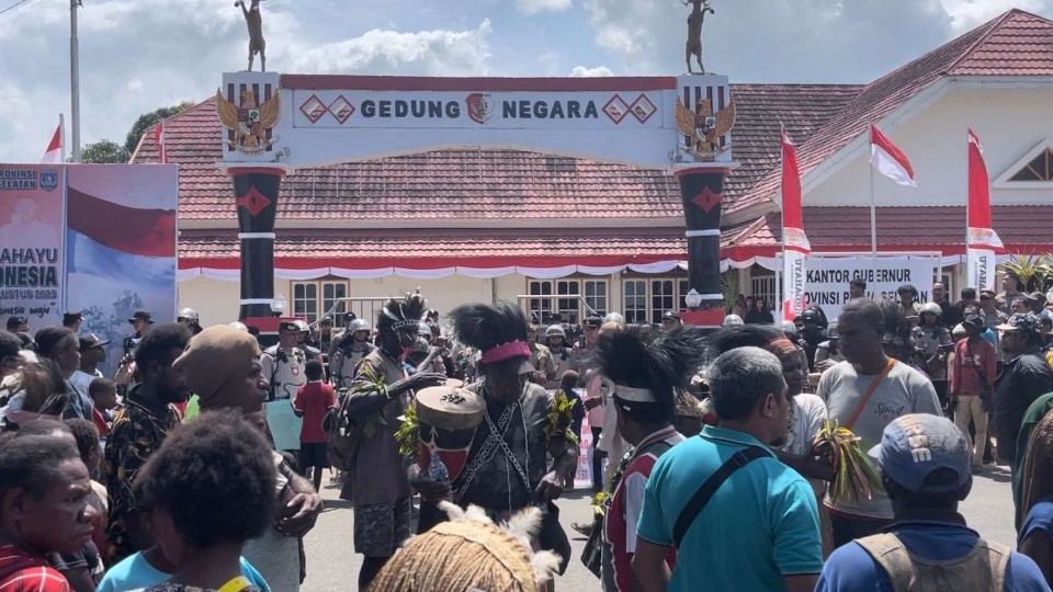 sekelompok-warga-kembali-unjuk-rasa-desak-pergantian-nama-calon-mrp-papua-selatan