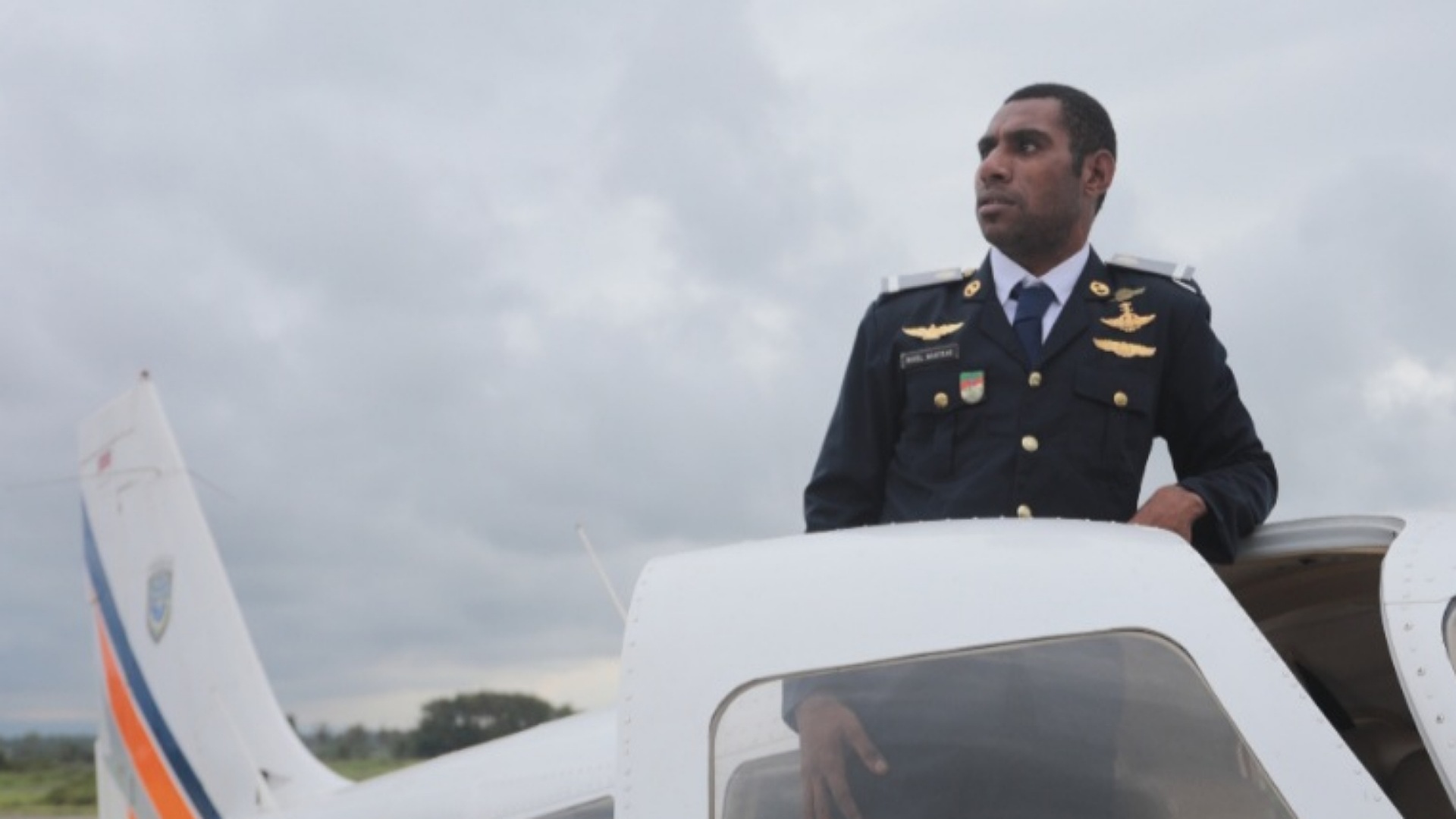 mikel-waoteyau-pilot-pertama-suku-kamoro