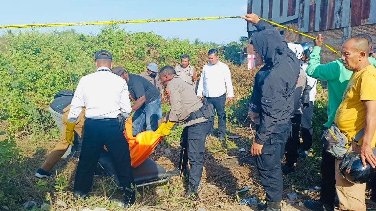 warga-digegerkan-mayat-laki-laki-tergeletak-di-semak-semak