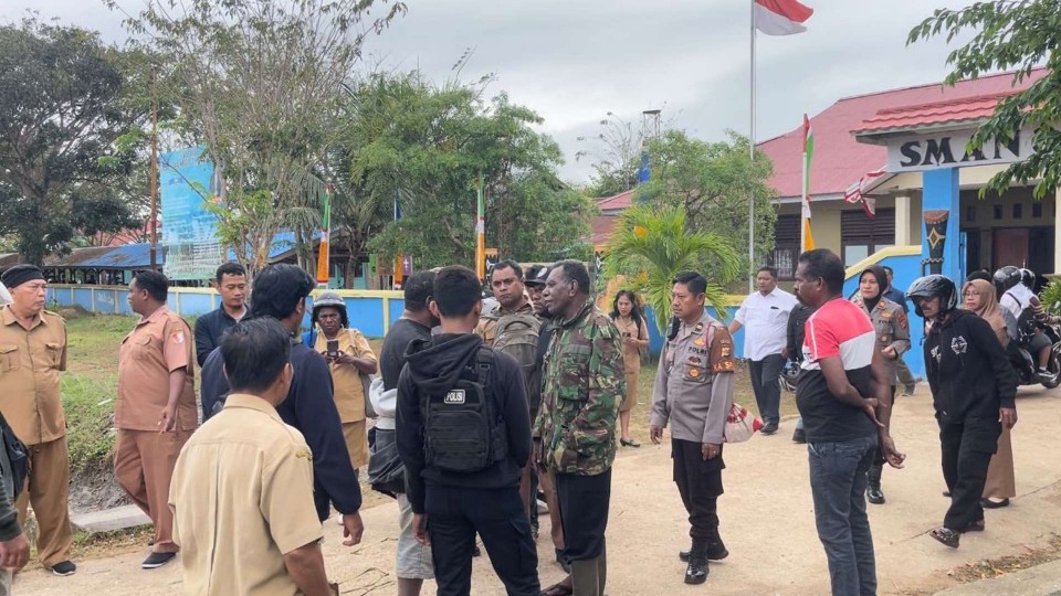 sma-negeri-3-merauke-dipalang-warga